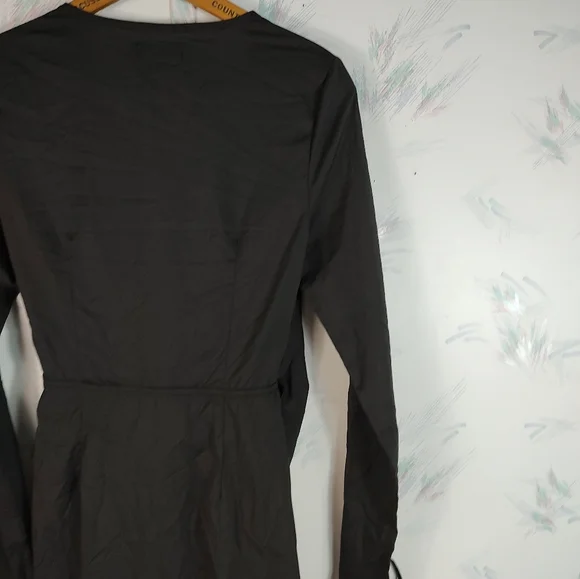 PrettyLittleThing Black Plunge Mini Dress Ruched Bodycon NWT Size 6 - Picture 13 of 14